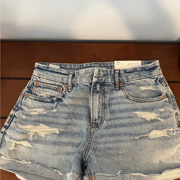 NWT AE Distressed Denim Women Shorts - Picture 1 of 3